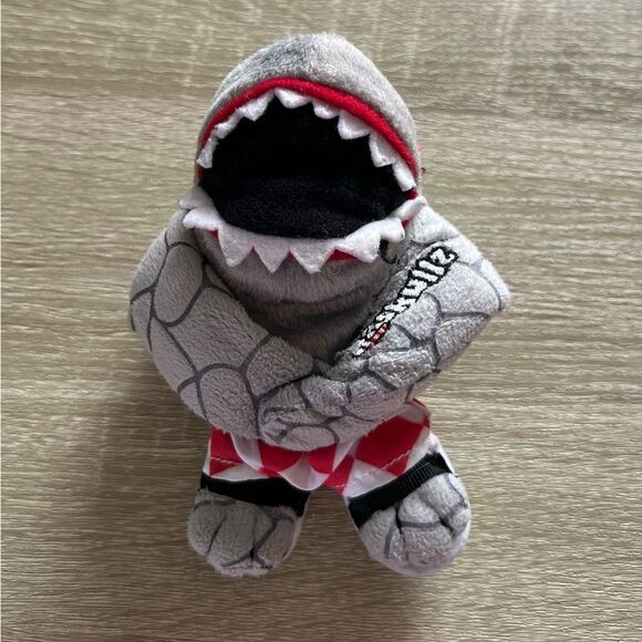 PREOWNED … RASKULLZ “Shark” Plush Toy - Picture 1 of 2